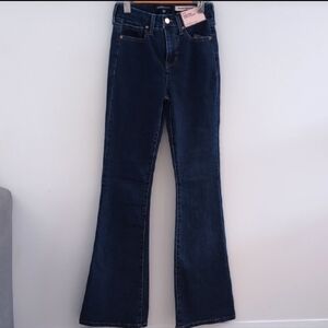 BCBGENERATION | Women's Sugar Crush High Rise Curvy Flare No Gap Fitted Jeans